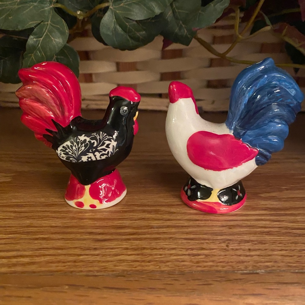 SET OF ROOSTER SALT AND PEPPER SHAKERS - Picture 2 of 3